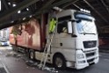 LKW blieb unter Bruecke haengen Koeln Deutz Opladenerstr Deutz Muelheimerstr P029